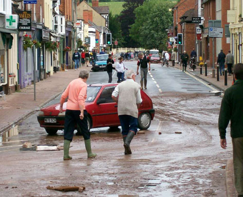 Here we see a car abandoned in Teme Street as they tried to get up the street when it was in full flood